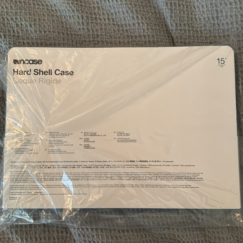 Incase Hard Shell Case Coque Rigide for MacBook Air 2024 - Picture 3 of 4